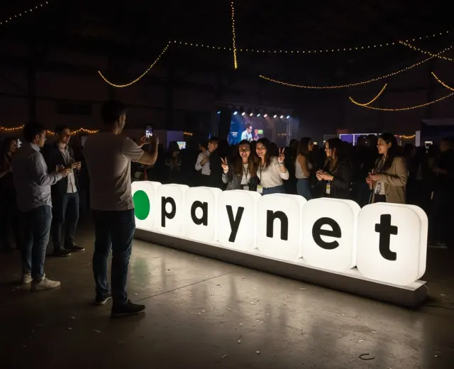 paynet — Вывески и интерьер