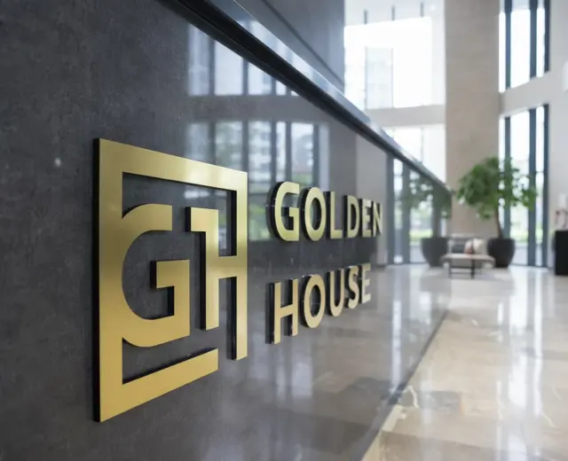 Golden House — Вывески и интерьер