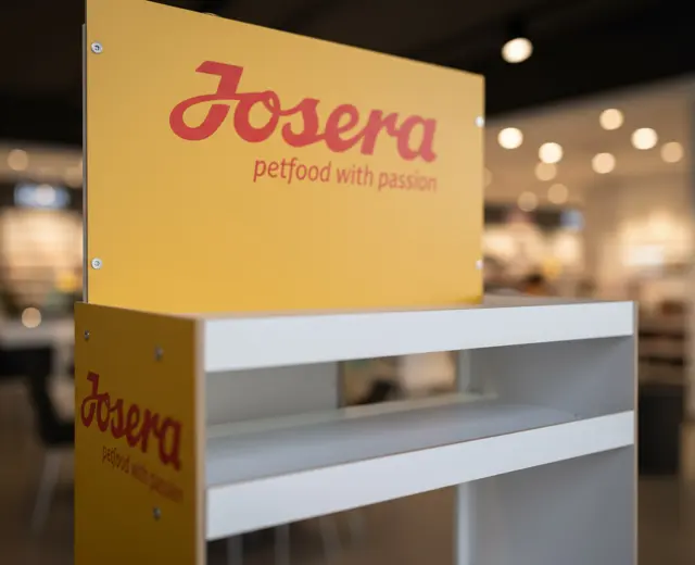 Josera — Вывески и интерьер